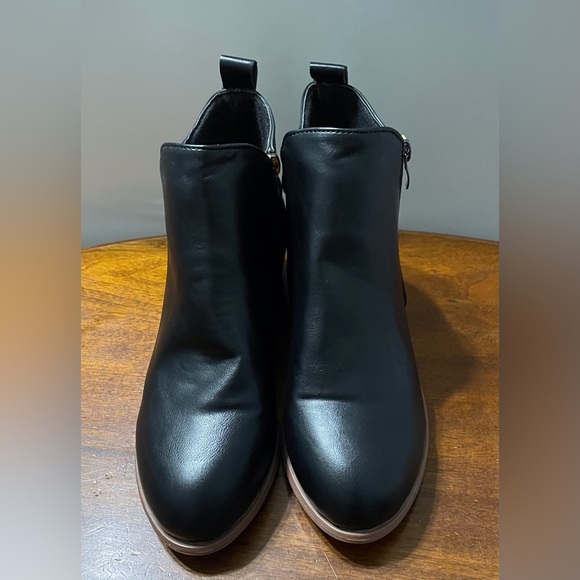 Rosy Black around-Toe Ankle Boots - Picture 2 of 8